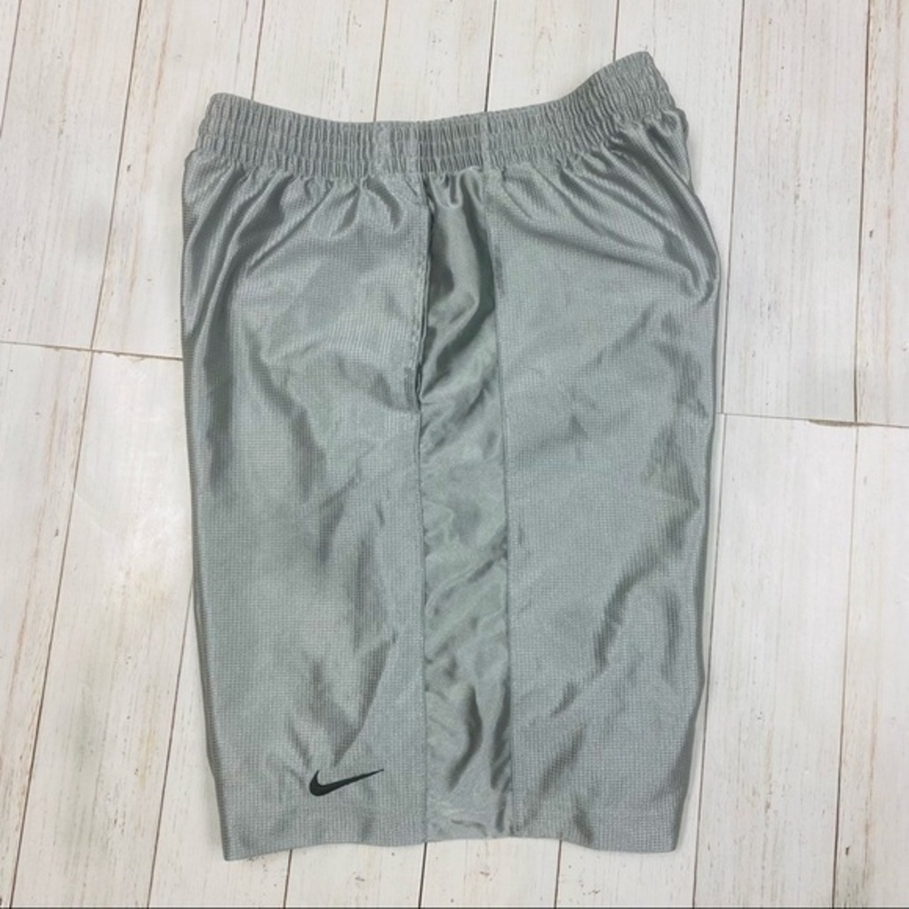 Nike Mens Silver Mesh Lined Athletic Shorts, Size Medium - Picture 3 of 8